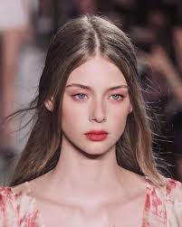 LAUREN DE GRAAF